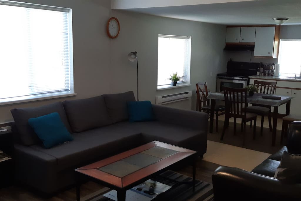 living room / dining room / kitchen / entry