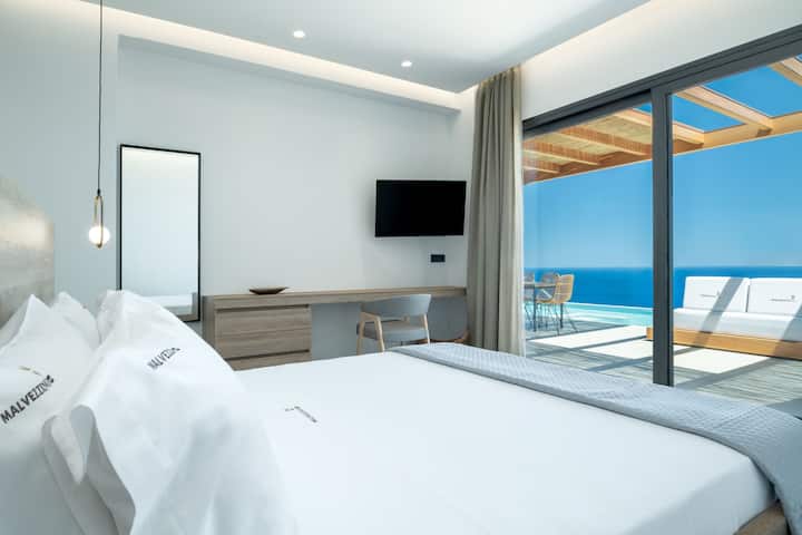 Two bedrooms with a king size bed (1,60 X 2,00), 43’’ HDTV and en-suite bathroom