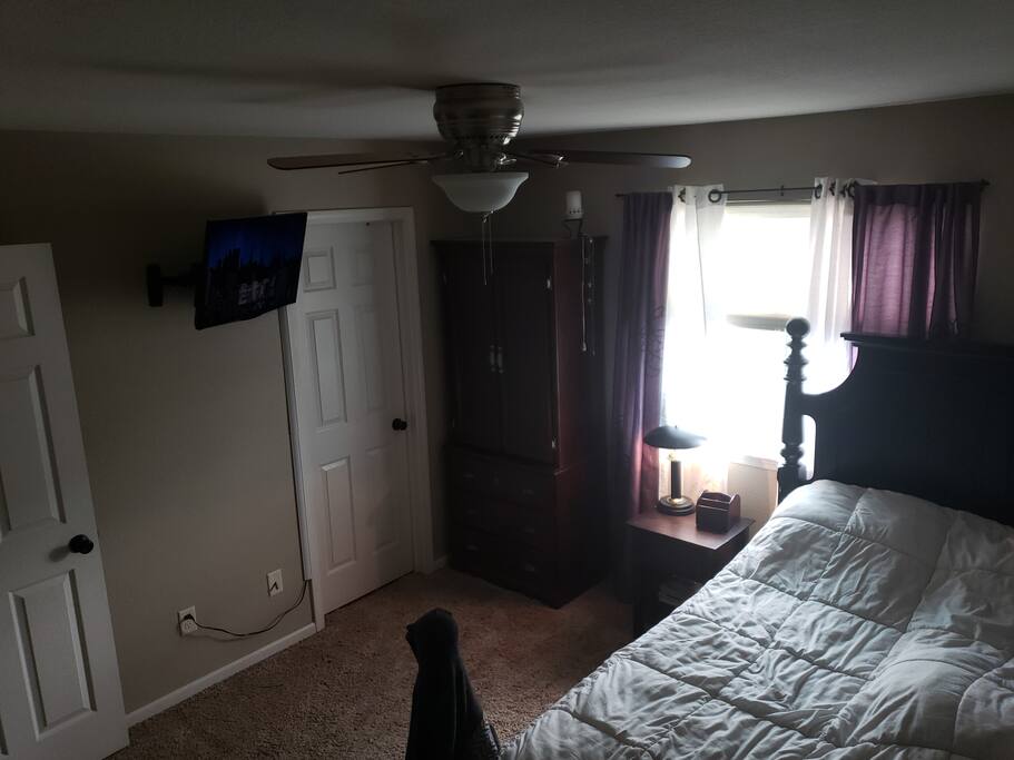 Master Bedroom (Queen)