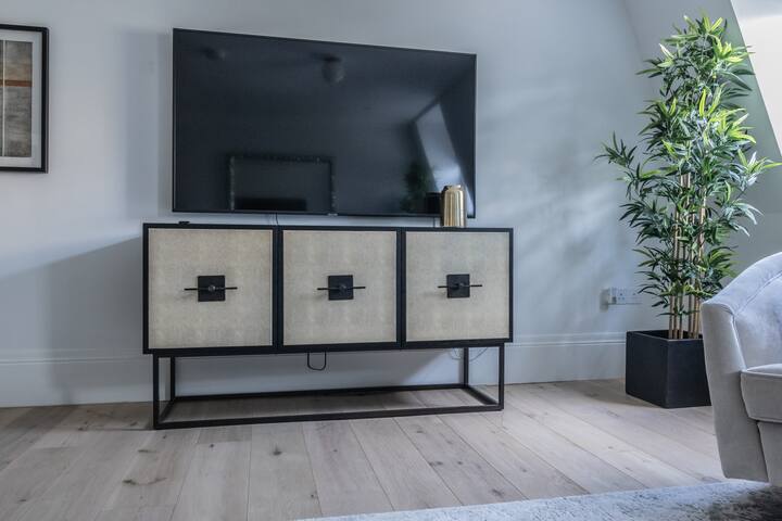 CLASSIC MANN Kensington 3 Bedroom apartment gallery image 2