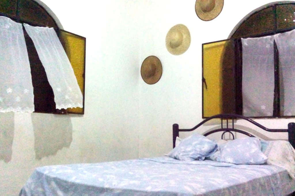 Fresh furnished room, its size 538,196 ft². good for two people. It has a double bed, a fan, a craft table and chairs, closet. a small library and wifi.
Come and enjoy the hygiene, comfort and tranquility. The house pose a homely atmosphere combined with the cool sea breeze in wonderful nights.
