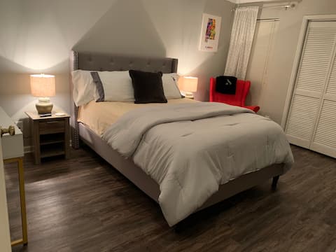 Cool AU Condo: Close to Stadium, Campus, Downtown!