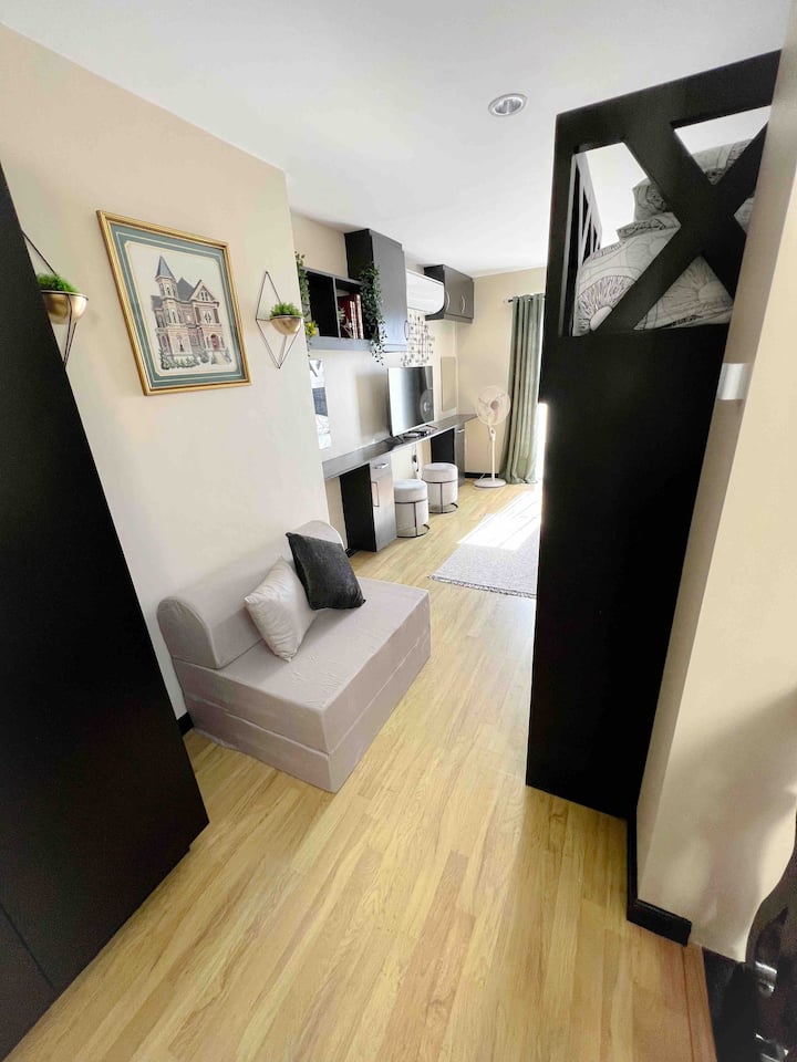 غرفة تحت سقف البيت 