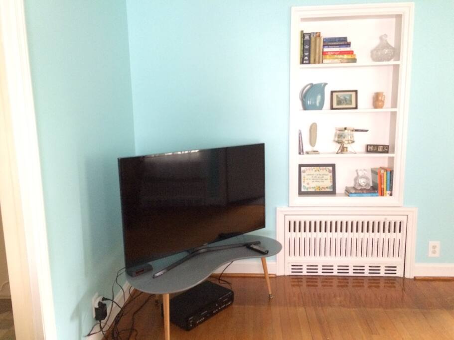 Enjoy a book from our shelves or relaxing in front of the tv. Chromecast is on television