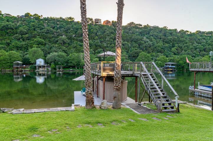 Luxury Lake Austin Home – Child and Dog Friendly! gallery image 3