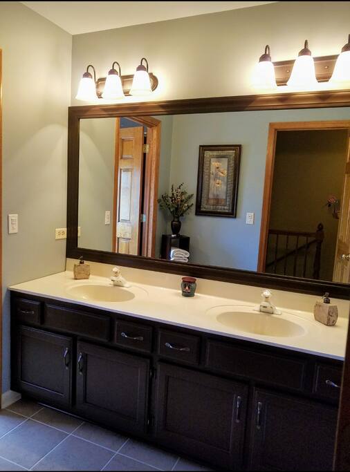 Dual sink bathroom