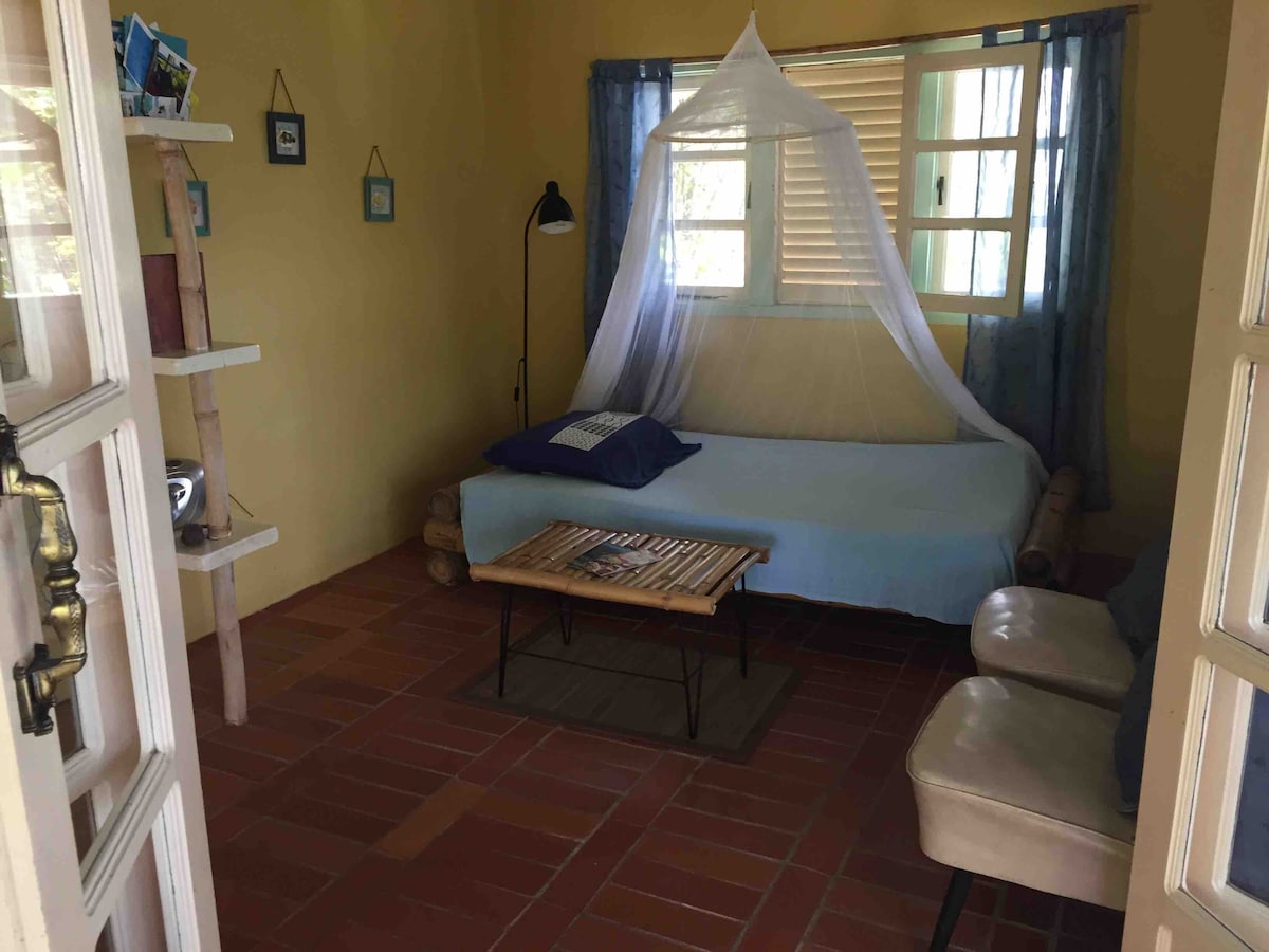 kauč na razvlačenje za dodatnu osobu u dnevnom boravku