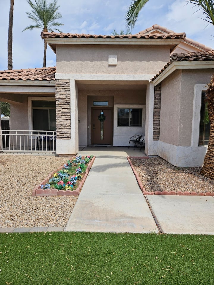 Great Outdoor Space, Pool, Near Downtown Gilbert! - Gilbert, AZ