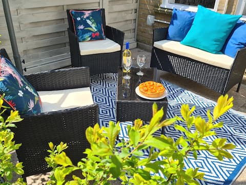 Beach 3 Mins Walk, 2pm Check-in, Private Garden