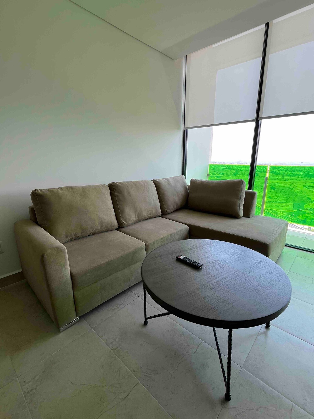 Anuncio de Airbnb popular: New fully-equipped apartment! en Quintas Del Marqués