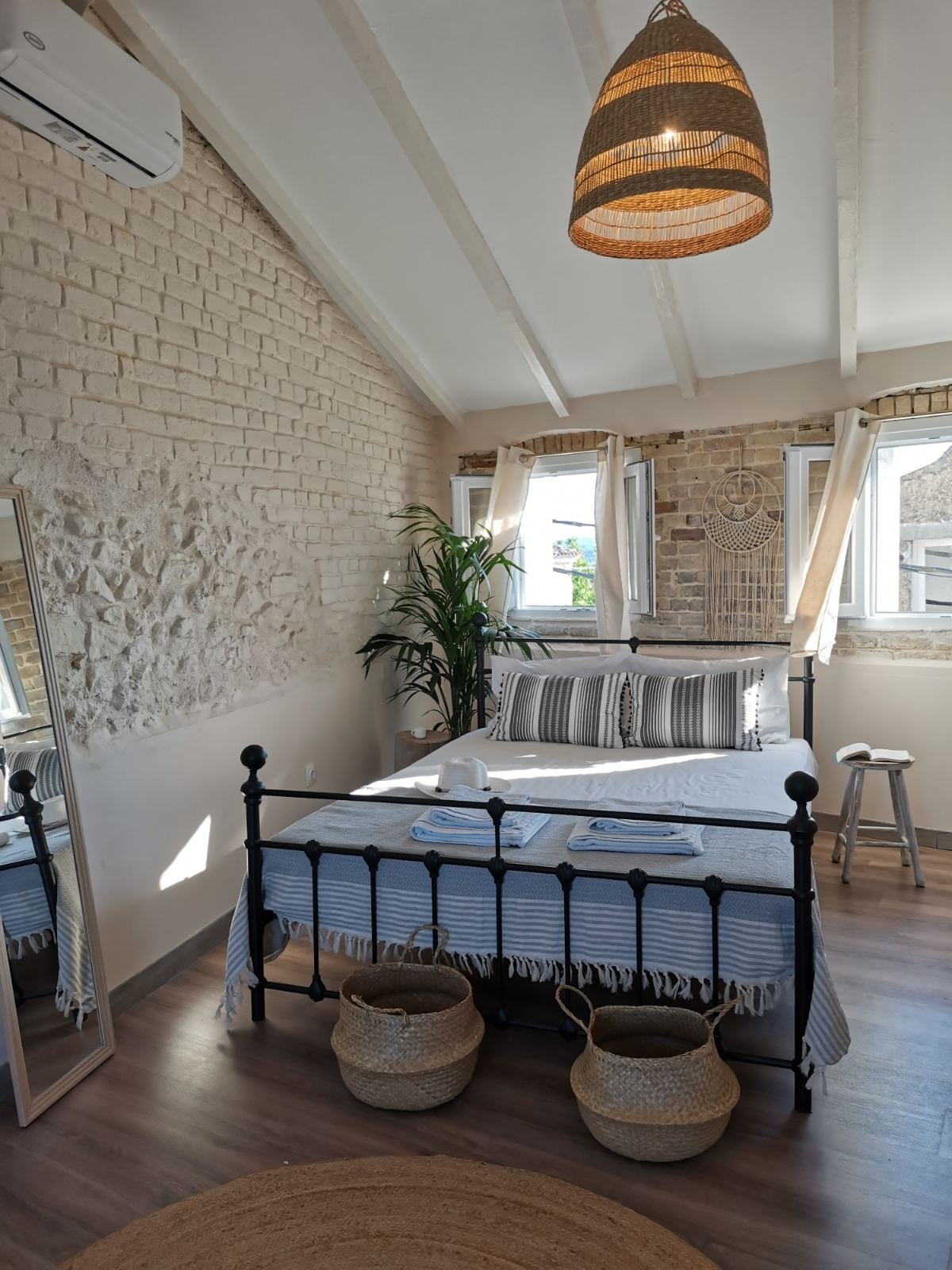 غرفة النوم العلوية 2