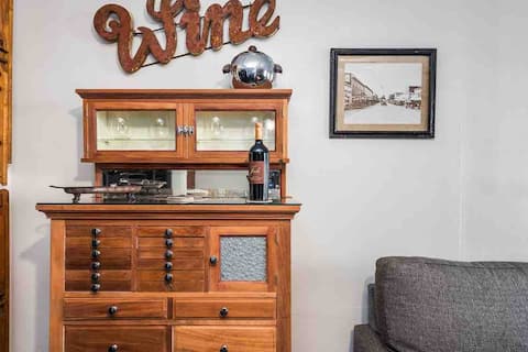 Successful Airbnb property: The Orange Peel, a Historic Cottage in Old Town in Orange County