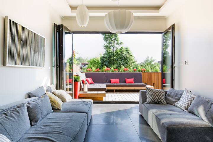 Architectural home with spa- Montreal Plateau gallery image 3