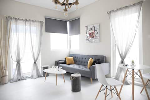 Popular Airbnb listing: Breathtaking view, under Acropolis “VP homes” in ΘΗΣΕΙΟ
