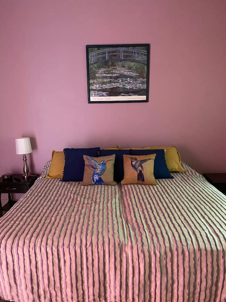 غرفة مونيه - غرفة نوم تضم سريرين (سرير كبير الحجم)