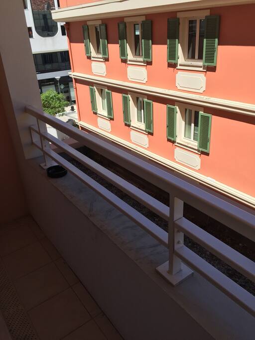 Balcony. Petite terrasse.