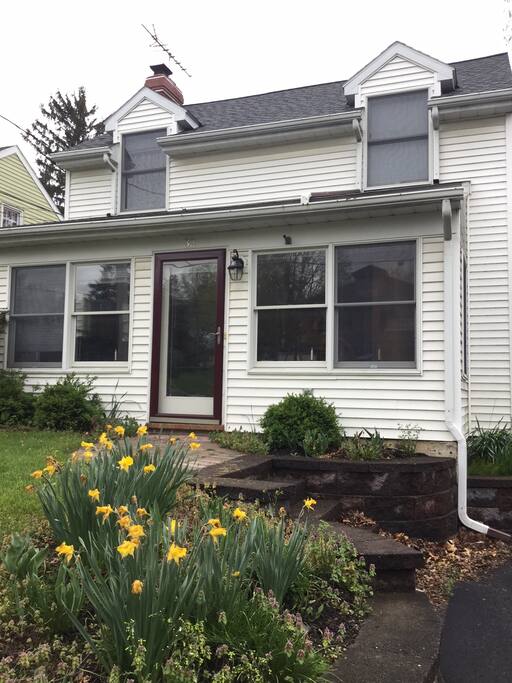 Lovely country side home with four seasons room to enjoy the view year round