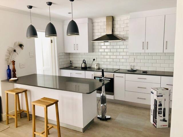 Victorian Karoo Cottage in Cape Town gallery image 3