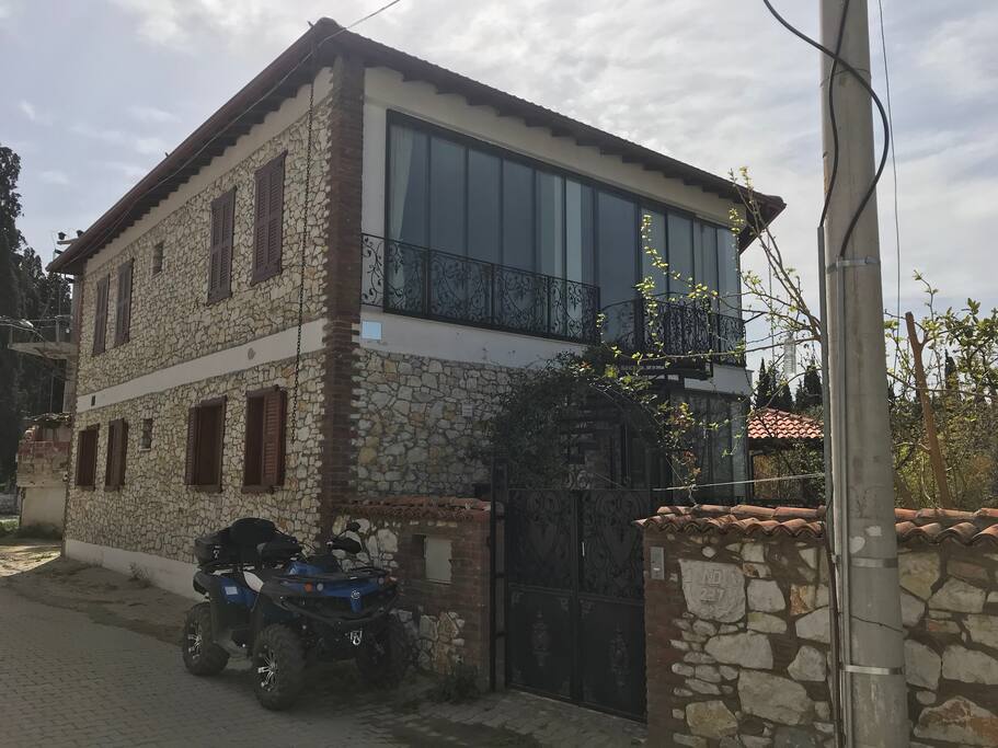 Tas Ev - Street View (Right Side)
Tas Ev - Sokak Görünümü (Sağ Taraf)
