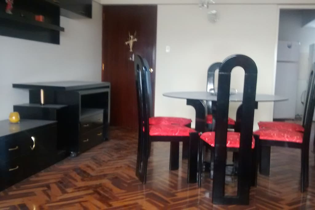 Comedor junto a la sala.