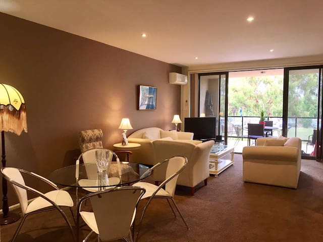 Greenway Unit with Private Double Room & Ensuite