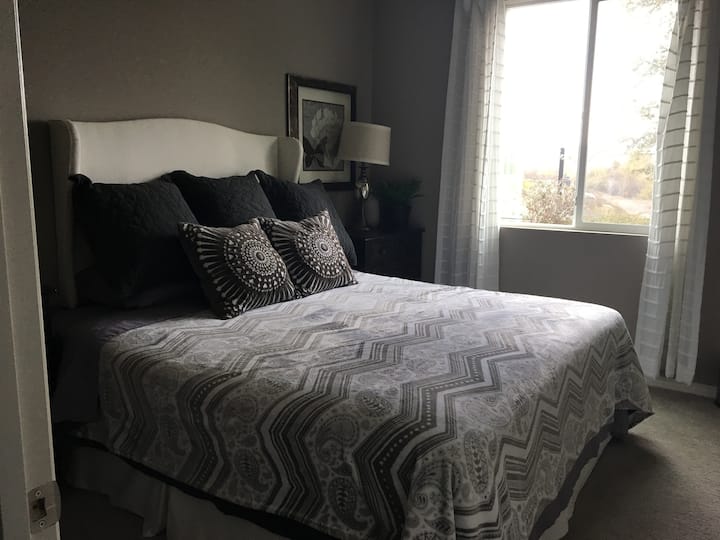 Room 5 with king size bed 