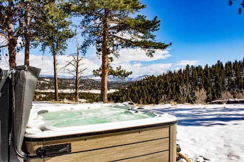 Dog-friendly, updated cabin with private hot tub and amazing views