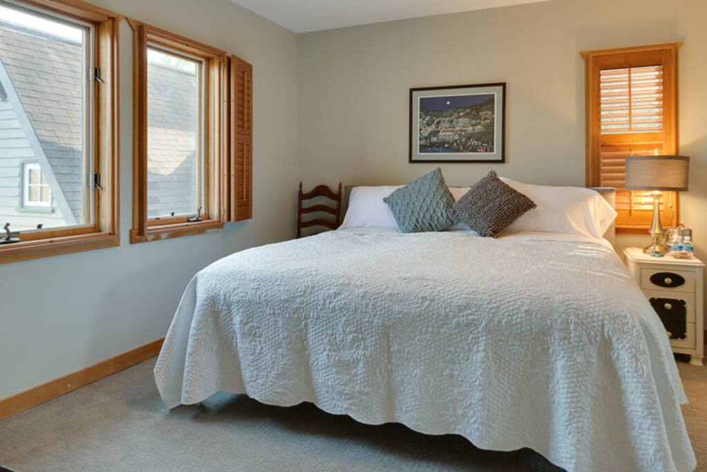 Beautiful room. Can be 2 twins or European King.