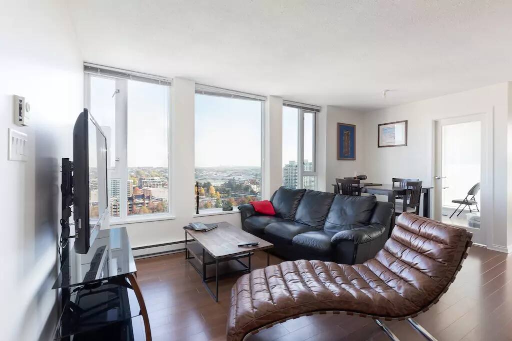 Living space and comfort area with a view!