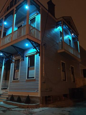 Luxurious Historical Beauty in Ideal Location 2124 gallery image 3