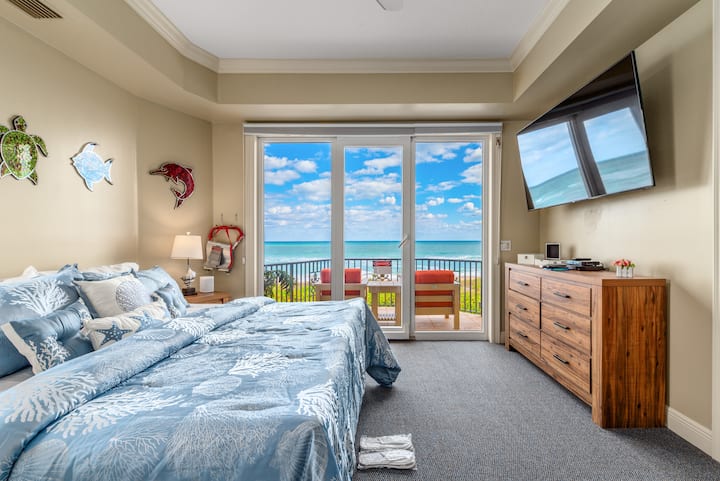 海滨特大双人床套房# 2 （也可作为两张单人床） ，带套内卫生间