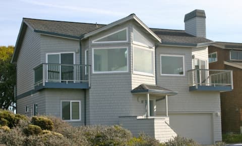 Sweeping Ocean Views for 12, Steps to the beach