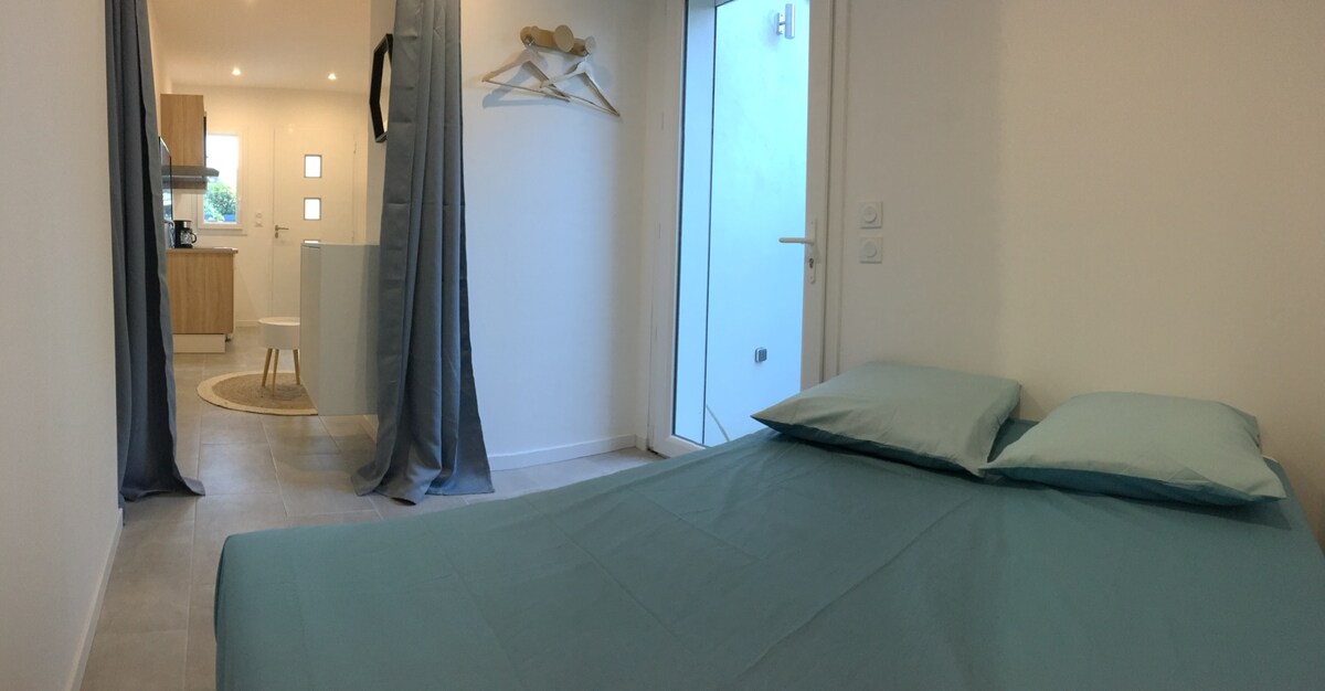 Successful Airbnb property: Quiet Scandinavian studio with garden in Hôpitaux Facultés