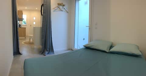 Propriété Airbnb réussie: Quiet Scandinavian studio with garden à Hôpitaux Facultés
