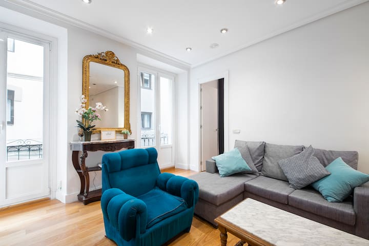 ★ Beach & City – Neighbourhood of Gros ★