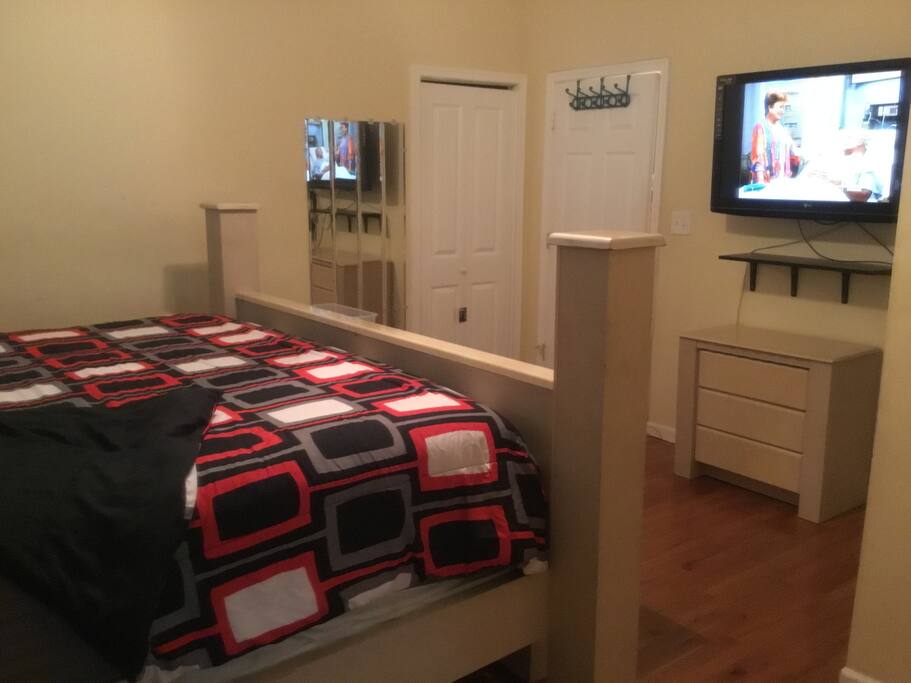 Wifi & cable included