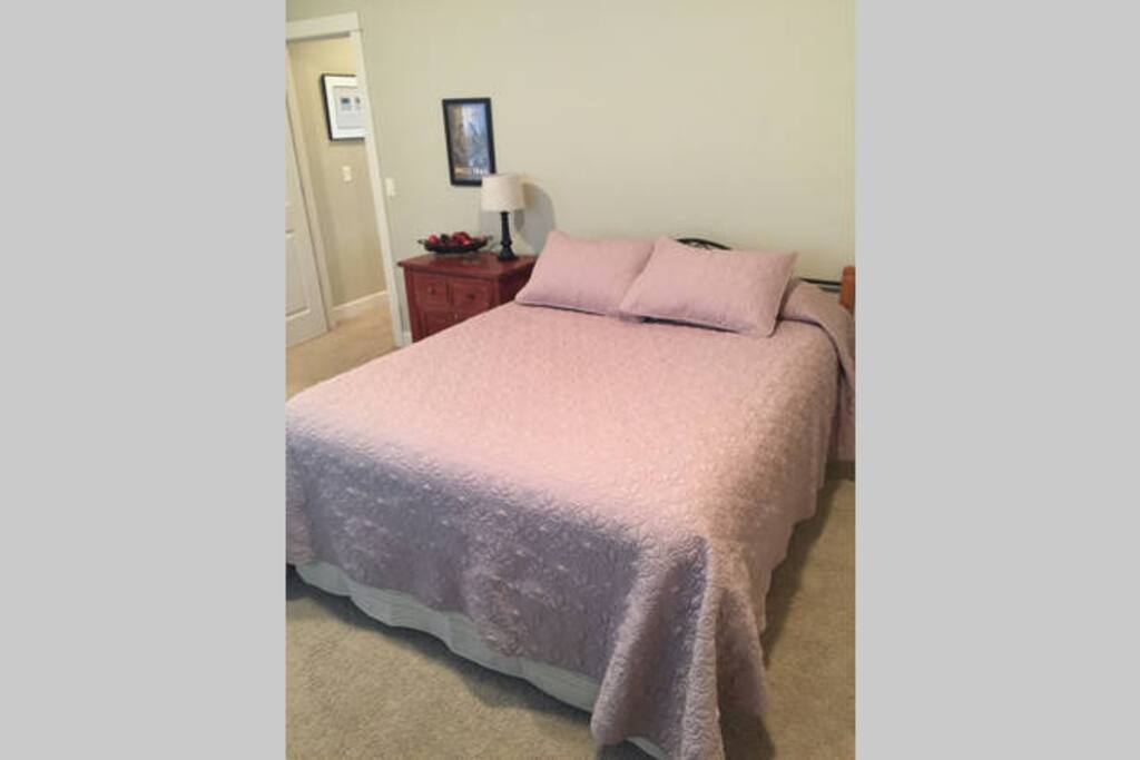 Comfy Queen bed assures you a glorious night's sleep.