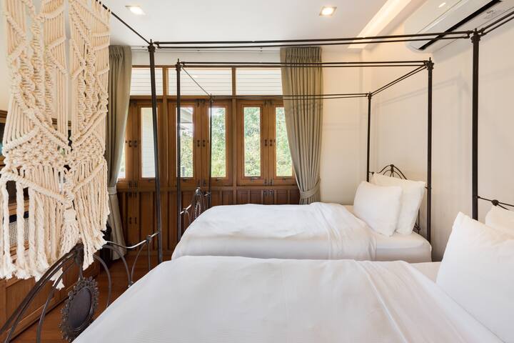 Charming Family Villa by the Canal in Bangkok gallery image 3