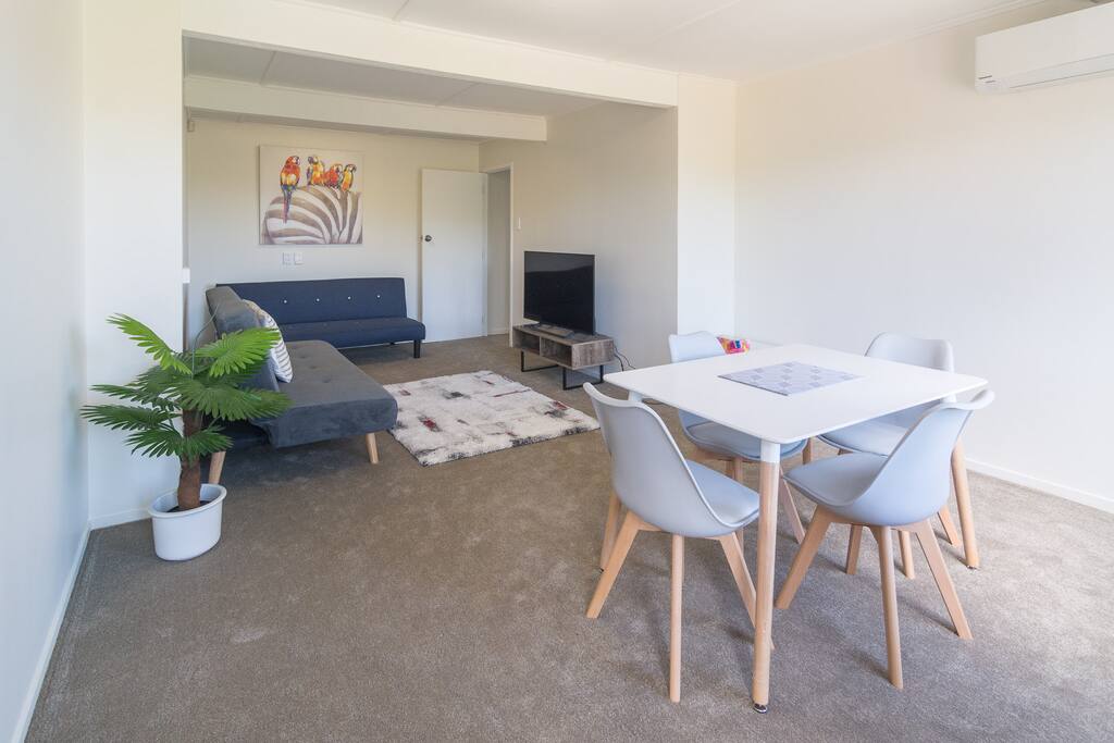 Living/ Dining Room (Two Sofa Bed Layout)