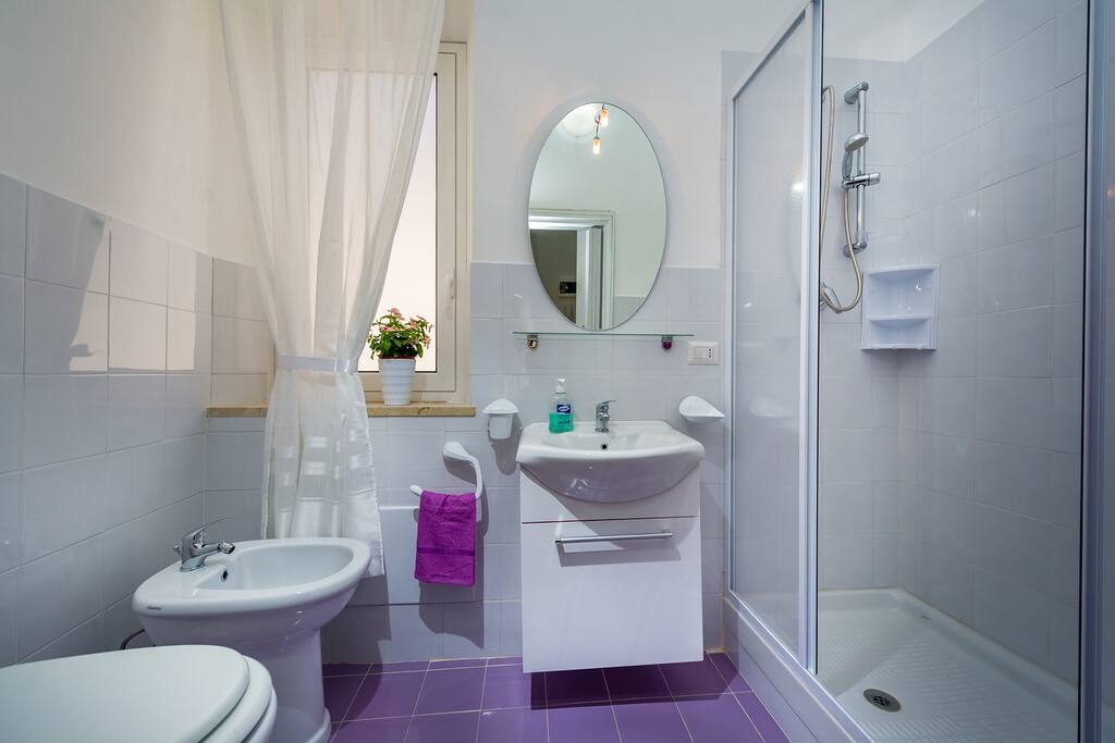 Bagno con doccia