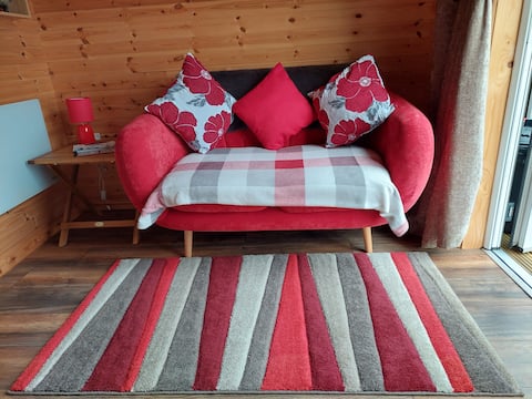 Successful Airbnb property: Loch Harport Pods, Isle of Skye Poppy pod in Bracadale