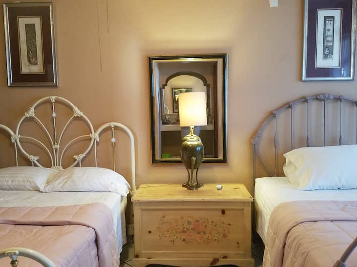 Due letti completi con bagno privato, terrazza e vista 