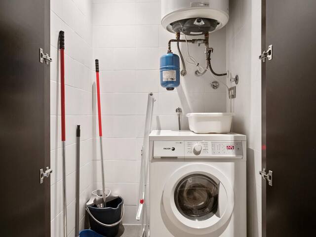 2 bedroom 2 bathroom apartment in Barcelona center gallery image 5