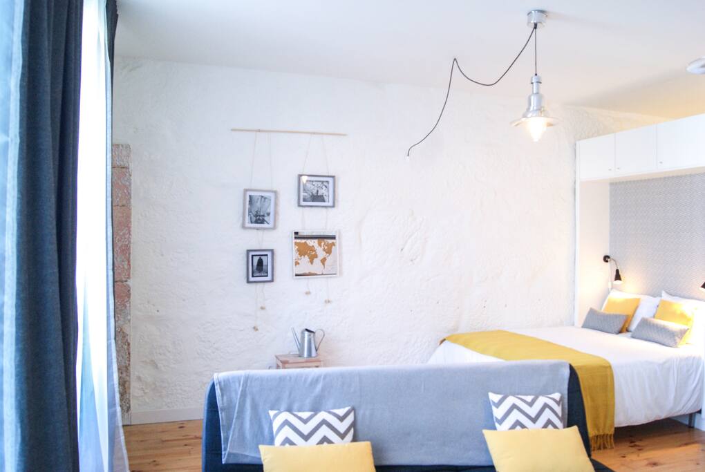 The studio offers one cozy bed (140x190cm) for 2 persons.