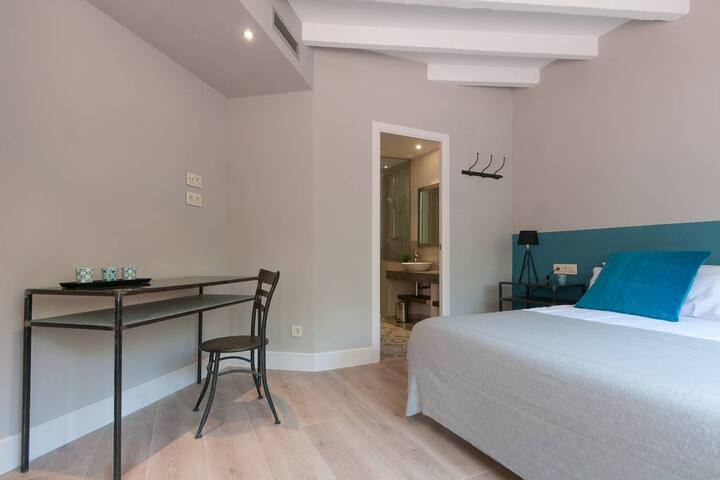 Amazing terrace in Sant Antoni Market gallery image 5