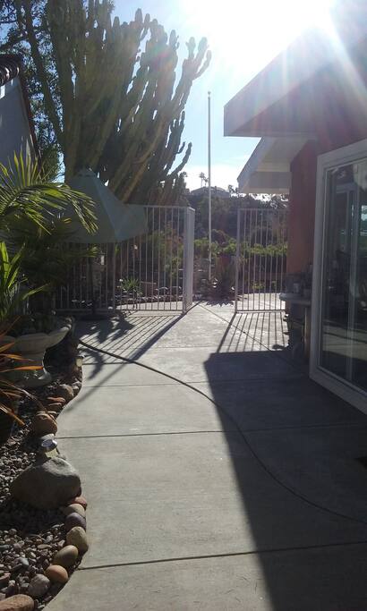 Side yard with 6 foot gate