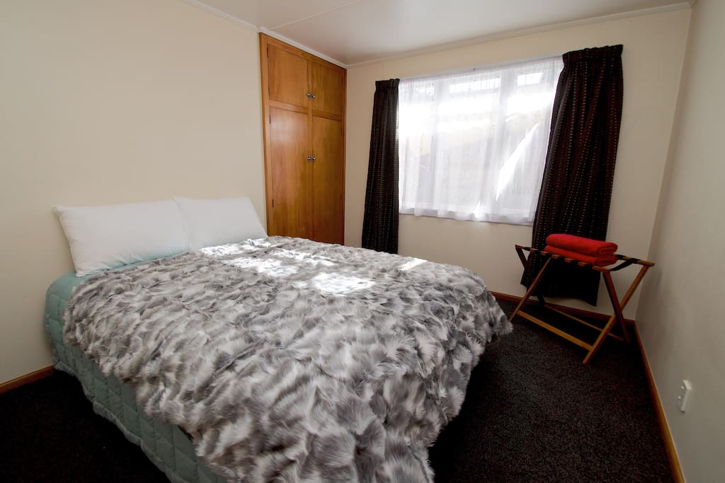 bedroom 1 queen