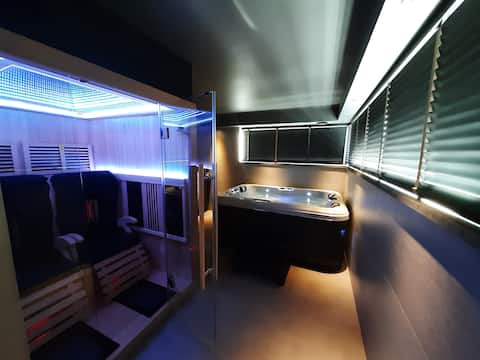 Top performing Airbnb: Le Milan Royal – Luxurious suite with sauna and hot tub in Vielsalm