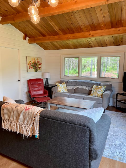 Top performing Airbnb: “It’s 5 o’clock Somewhere” cottage near Cavendish in Stanley Bridge, Hope River, Bayview, Cavendish And North Rustico