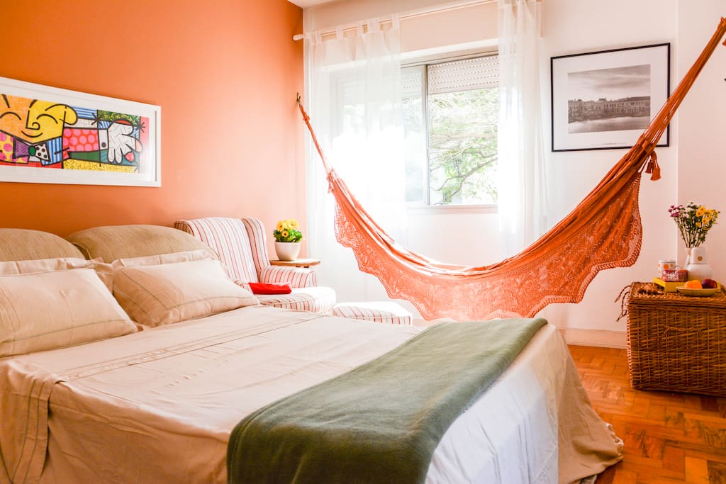 Quarto com a rede aberta